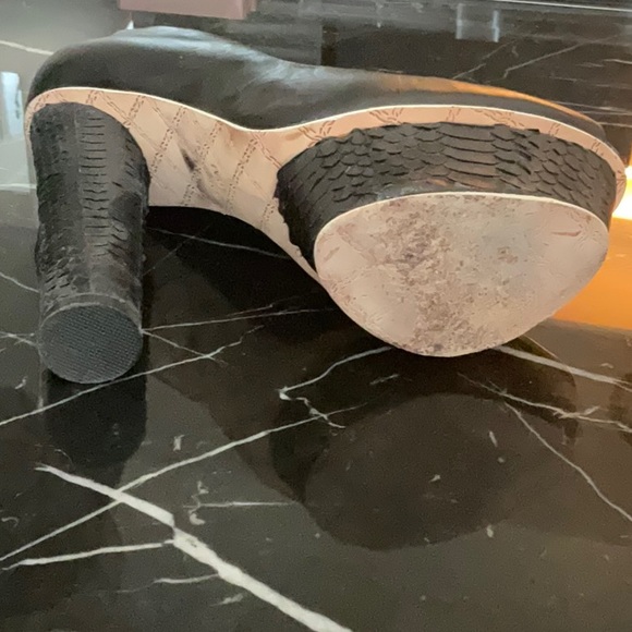 L.A.M.B platform peep toe pumps. - Picture 8 of 9